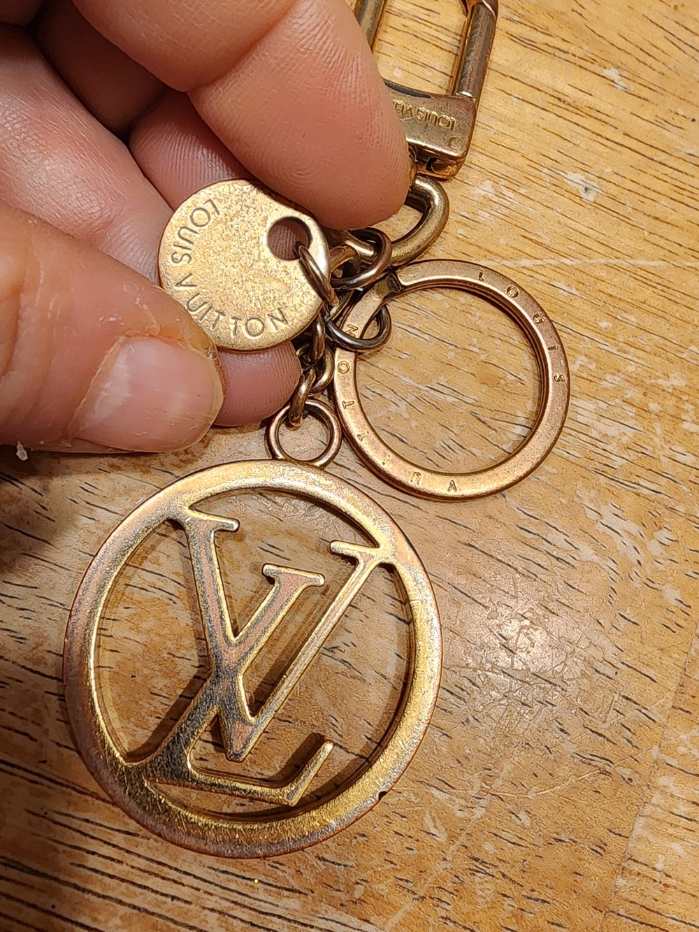 Louis Vuitton LV Circle Charm and Key Holder - Picture 4 of 12